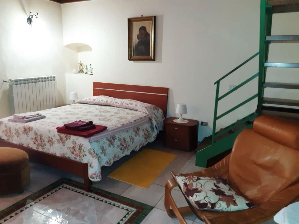 B&B Il Nespolo ซาแลร์โน ภายนอก รูปภาพ